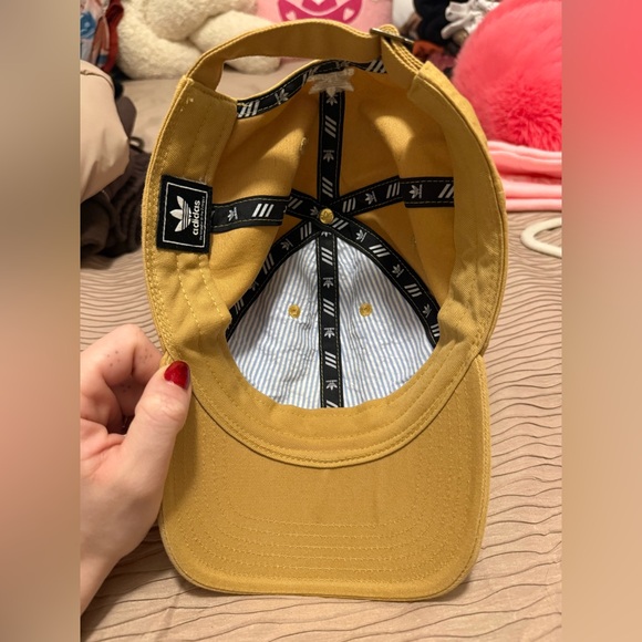Adidas Beige Cap - Picture 2 of 6